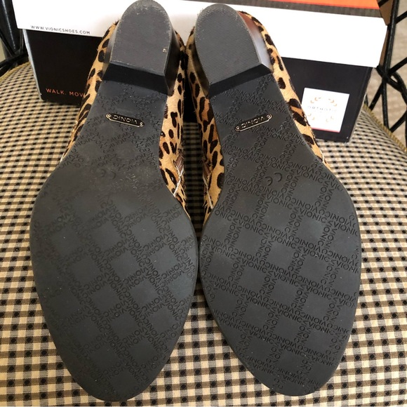 Vionic Cowhide Leopard print Bootie size 6 - Picture 3 of 4